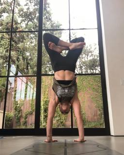 Danica Patrick feet photo thumbnail