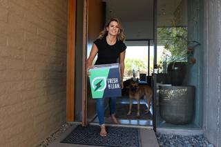Danica Patrick feet photo thumbnail