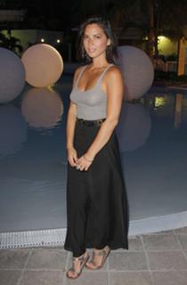 Olivia Munn feet photo thumbnail