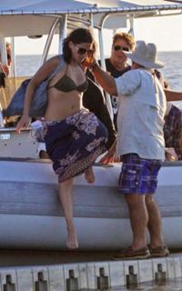 Olivia Munn feet photo thumbnail