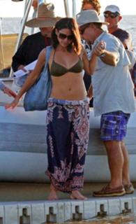 Olivia Munn feet photo thumbnail