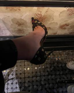 Candice Patton feet photo 2