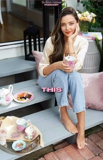 Miranda Kerr feet photo thumbnail