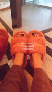 Ashley Roberts feet photo thumbnail