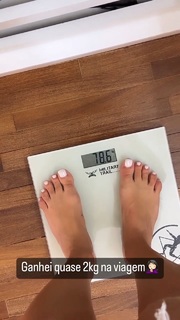 Juliana Salimeni feet photo thumbnail