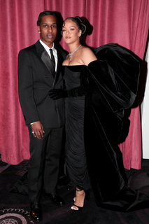 Rihanna feet photo thumbnail