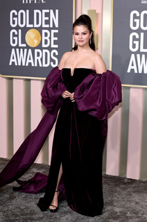 Selena Gomez feet photo thumbnail