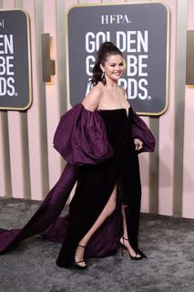Selena Gomez feet photo thumbnail
