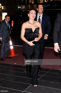 Scarlett Johansson feet photo thumbnail