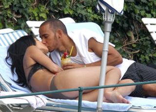 Nicole Scherzinger feet photo thumbnail