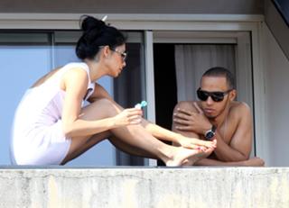 Nicole Scherzinger feet photo thumbnail