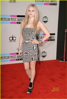 Avril Lavigne feet photo thumbnail