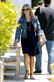 Reese Witherspoon feet photo thumbnail