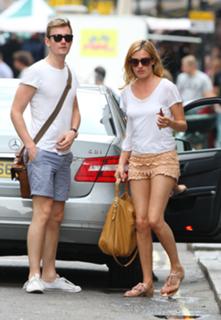 Cat Deeley feet photo thumbnail