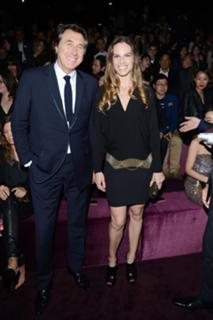 Hilary Swank feet photo thumbnail