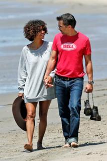 Halle Berry feet photo thumbnail