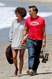 Halle Berry feet photo thumbnail