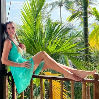Sonya Kraus feet photo thumbnail