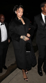 Rihanna feet photo thumbnail
