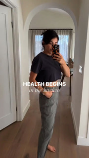 Daniella Monet feet photo thumbnail