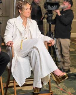 Jennifer Lopez feet photo thumbnail