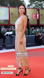 Anna Safroncik feet photo thumbnail