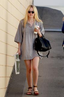 Dakota Fanning feet photo thumbnail