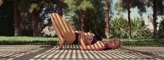 Miley Cyrus feet photo thumbnail