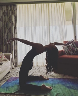 Mouni Roy feet photo thumbnail