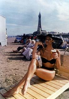 Melanie Sykes feet photo thumbnail