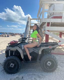 Rachel Pizzolato feet photo thumbnail