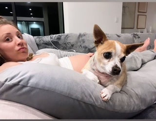 Kaley Cuoco feet photo thumbnail