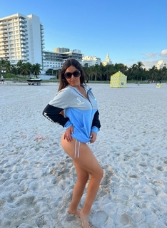 Claudia Romani feet photo thumbnail