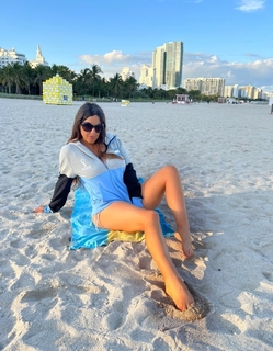Claudia Romani feet photo thumbnail