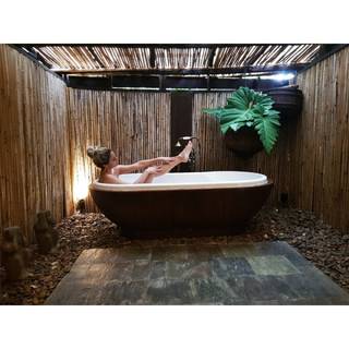 Blanca Suárez feet photo thumbnail