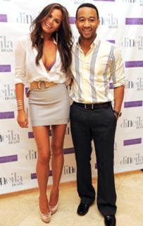 Chrissy Teigen feet photo thumbnail