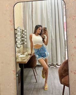 Anushka Sen feet photo thumbnail