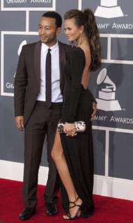 Chrissy Teigen feet photo thumbnail