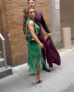 Amanda Saccomanno feet photo thumbnail