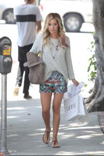 Ashley Tisdale feet photo thumbnail
