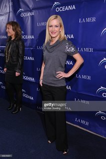 Angela Kinsey feet photo thumbnail