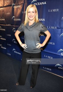 Angela Kinsey feet photo thumbnail