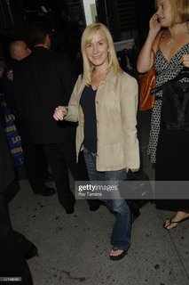 Angela Kinsey feet photo thumbnail