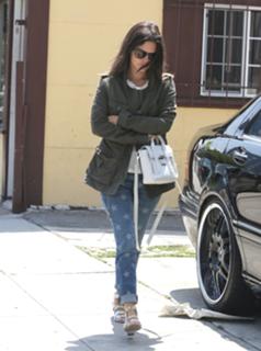 Rachel Bilson feet photo thumbnail