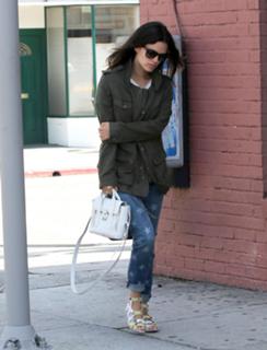 Rachel Bilson feet photo thumbnail