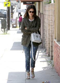 Rachel Bilson feet photo thumbnail