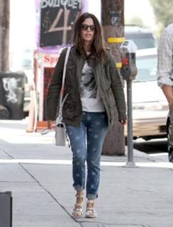 Rachel Bilson feet photo thumbnail