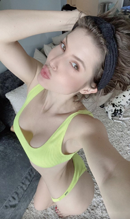 Amanda Cerny feet photo thumbnail