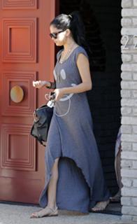 Selena Gomez feet photo thumbnail