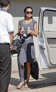 Selena Gomez feet photo thumbnail